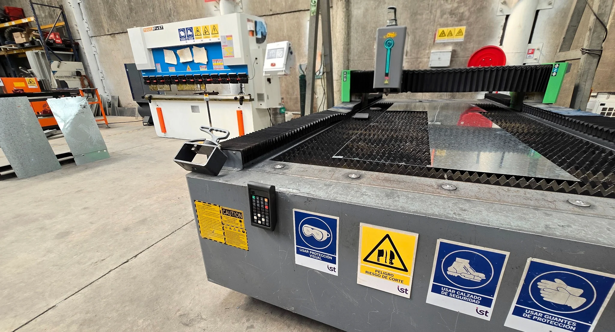 Equipamiento de maestranza y corte de piezas metálicas en PERGE